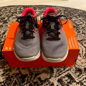 Nike Women’s Metcon 3 gray, black, and pink